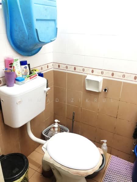 1-storey Terraced House for Sale in Taman Pinggiran Senawang (Sungai Gadut) - Ahmad Zikrul - Bathroom - PropertyGuru.com.my
