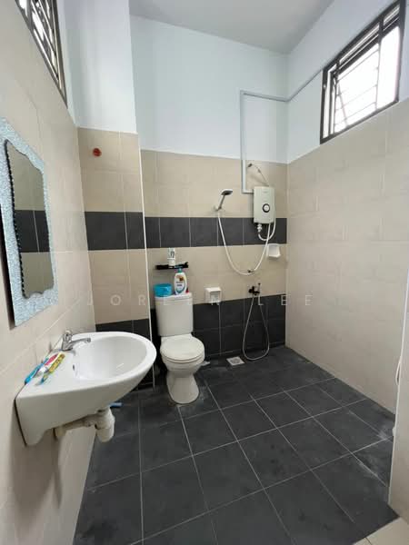 Well Renovated Premium Unit ! Taman Pulai Indah Double Storey Terrace House for Sale untuk Untuk Dijual - RM 695,000, Apr 2026 - Bathroom - PropertyGuru.com.my