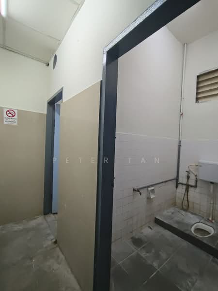 Taman Sri Tebrau 2 Storey Shoplot untuk Untuk Disewa - RM 35,000 /bulan, Mac 2026 - Bathroom - PropertyGuru.com.my