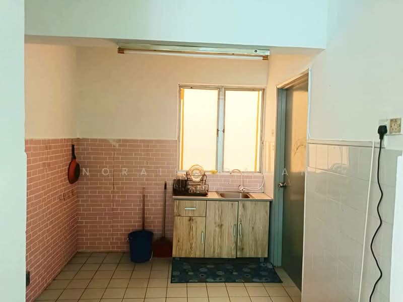 Pangsapuri Danau Pandan 1 untuk Untuk Dijual - RM 245,000, Mac 2026 - Kitchen - PropertyGuru.com.my