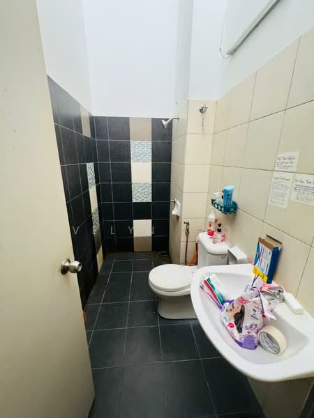 2-storey Terraced House for Sale in Bandar Tasik Puteri (Rawang) - Evelyn Khoo - Bathroom - PropertyGuru.com.my
