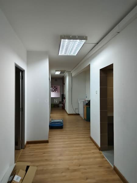 Shop for Rent in KL City Centre (Kuala Lumpur) - Tony Lee - Corridor - PropertyGuru.com.my