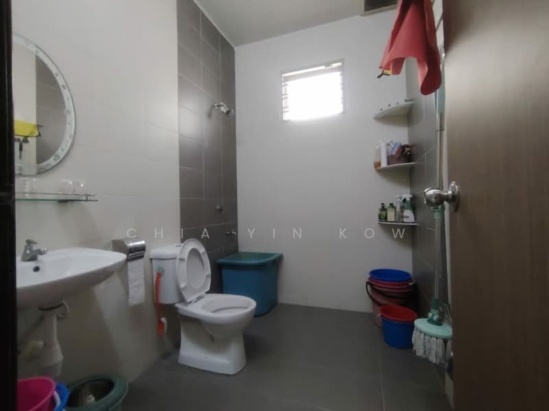 Taman Kluang Indah untuk Untuk Dijual - RM 408,000, Mac 2026 - Bathroom - PropertyGuru.com.my