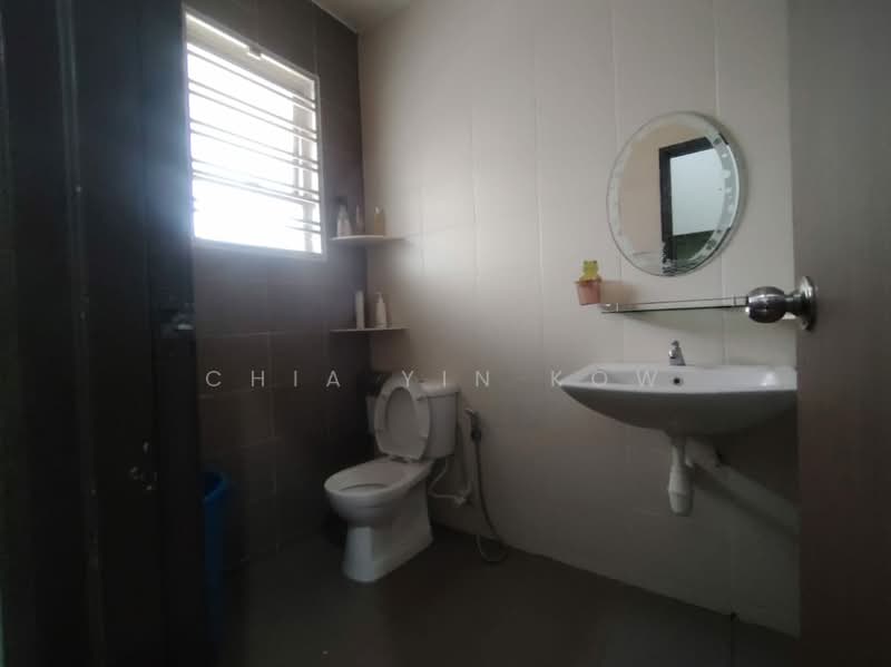 Taman Kluang Indah untuk Untuk Dijual - RM 408,000, Mac 2026 - Bathroom - PropertyGuru.com.my