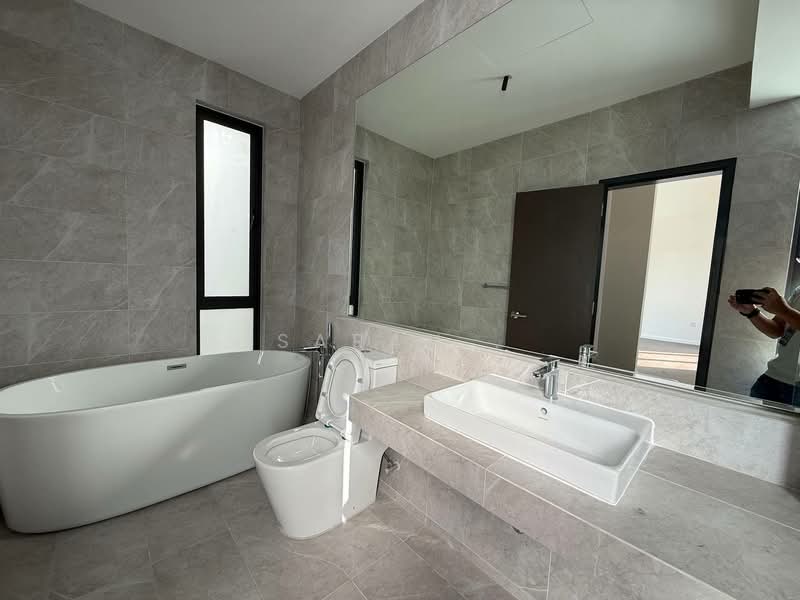 Semi-Detached House for Rent in Sepang (Selangor) - Sarah . - Bathroom - PropertyGuru.com.my