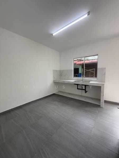 2-storey Terraced House for Sale in Taman Flora Jaya (Batu Pahat) - Marcus Tey - Kitchen - PropertyGuru.com.my