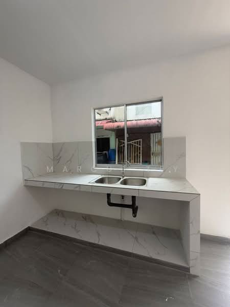 2-storey Terraced House for Sale in Taman Flora Jaya (Batu Pahat) - Marcus Tey - Kitchen - PropertyGuru.com.my