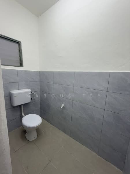 2-storey Terraced House for Sale in Taman Flora Jaya (Batu Pahat) - Marcus Tey - Bathroom - PropertyGuru.com.my