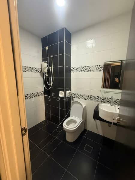 Service Residence for Sale at Sky View - Jason Sim - Bathroom - PropertyGuru.com.my