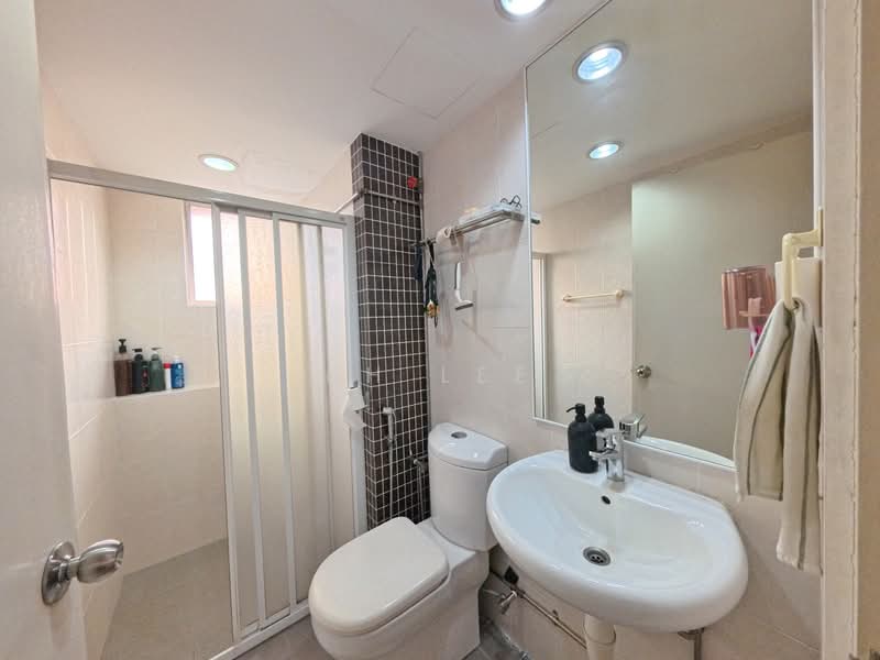 Condominium for Sale at Villa Flora - KH LEE - Bathroom - PropertyGuru.com.my