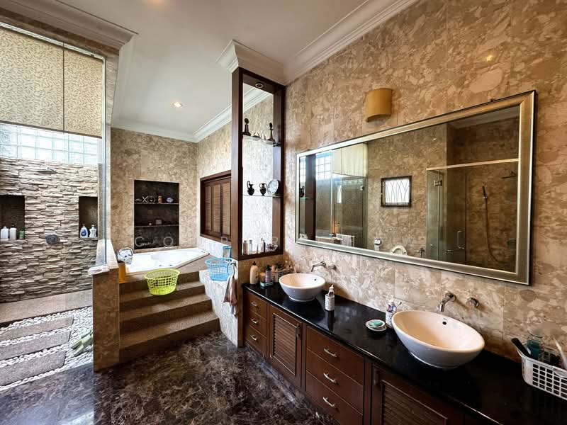 Bungalow for Sale in SS7 (Petaling Jaya) - Cooper Chow - Bathroom - PropertyGuru.com.my