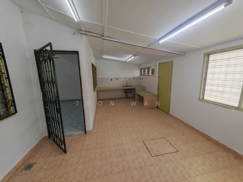 1sty Sri Petaling Landed House For Rent untuk Untuk Disewa - RM 2,280 /bulan, Mac 2026 - Kitchen - PropertyGuru.com.my