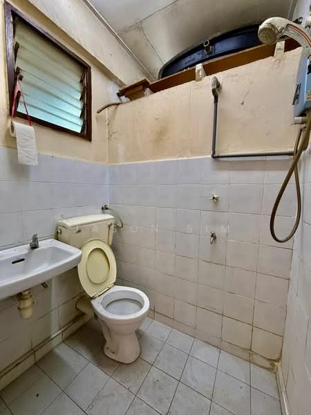 Flat for Sale at Sri Lanang - Jason Sim - Bathroom - PropertyGuru.com.my