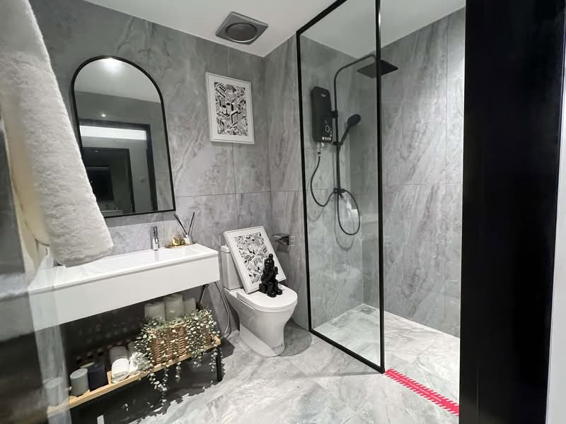 Service Residence for Sale at R Suites Chancery Residences - Janice Lye - Bathroom - PropertyGuru.com.my