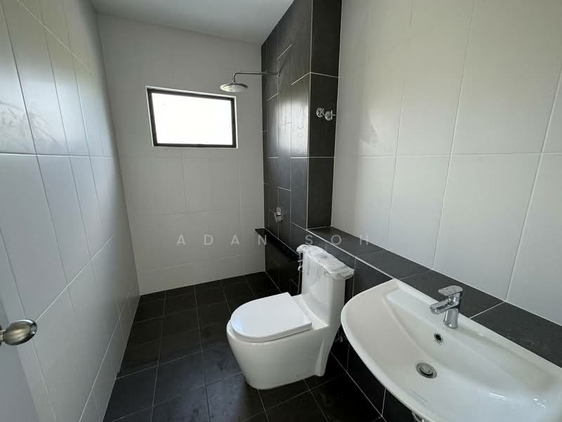2-storey Terraced House for Sale in Setia Utama (Setia Alam) - Adan Soh - Bathroom - PropertyGuru.com.my