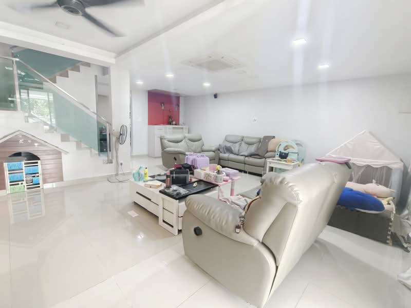 2-storey Terraced House for Sale in Kota Kemuning (Shah Alam) - Cookie Cheah - Living Room - PropertyGuru.com.my