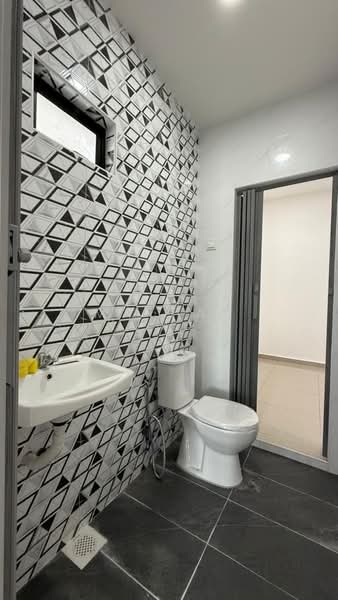 1-storey Terraced House for Sale in Taman Cantik (Kulai) - Mathan Kumar - Bathroom - PropertyGuru.com.my