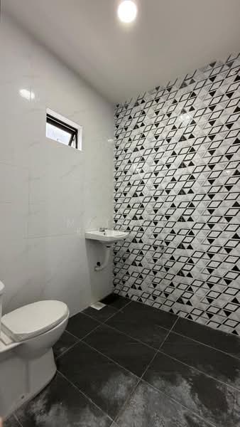 1-storey Terraced House for Sale in Taman Cantik (Kulai) - Mathan Kumar - Bathroom - PropertyGuru.com.my