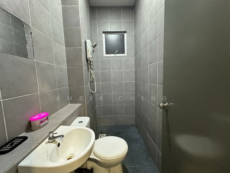 Idaman Abadi untuk Untuk Disewa - RM 1,400 /bulan, Mac 2026 - Bathroom - PropertyGuru.com.my
