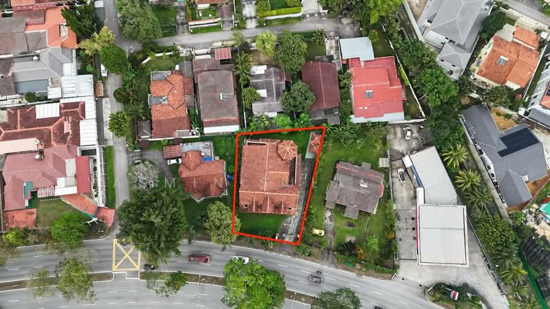 HUGE DOUBLE STOREY BUNGALOW Petaling Jaya untuk Untuk Dijual - RM 3,800,000, Mac 2026 - Exterior - PropertyGuru.com.my