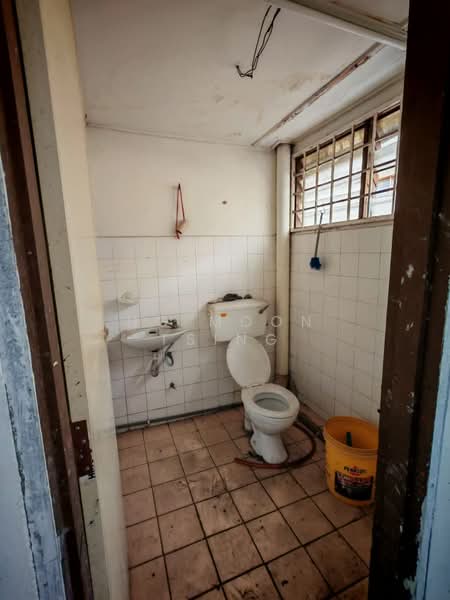 Taman Perindustrian Ehsan Jaya untuk Untuk Disewa - RM 5,000 /bulan, Mac 2026 - Bathroom - PropertyGuru.com.my