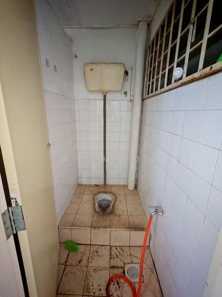 Taman Perindustrian Ehsan Jaya untuk Untuk Disewa - RM 5,000 /bulan, Mac 2026 - Bathroom - PropertyGuru.com.my