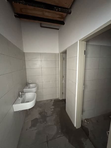 Shop lot under 5star hotel ,Georgetown untuk Untuk Disewa - RM 7,000 /bulan, Mac 2026 - Bathroom - PropertyGuru.com.my