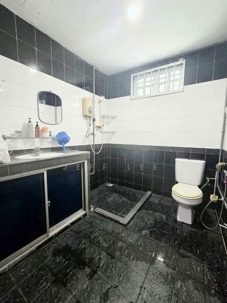 2-storey Terraced House for Sale in Johor Bahru (Johor) - Jeff Lee - Bathroom - PropertyGuru.com.my