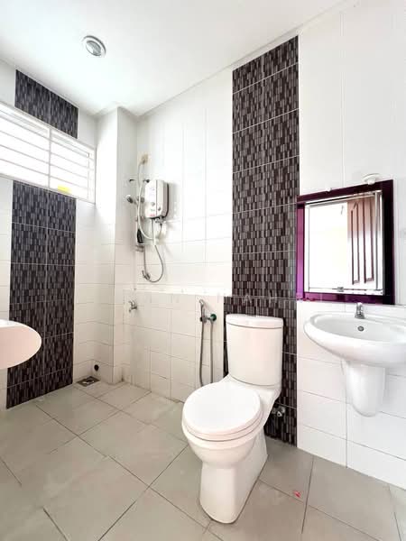 Anjung Suasana untuk Untuk Dijual - RM 850,000, Mac 2026 - Bathroom - PropertyGuru.com.my