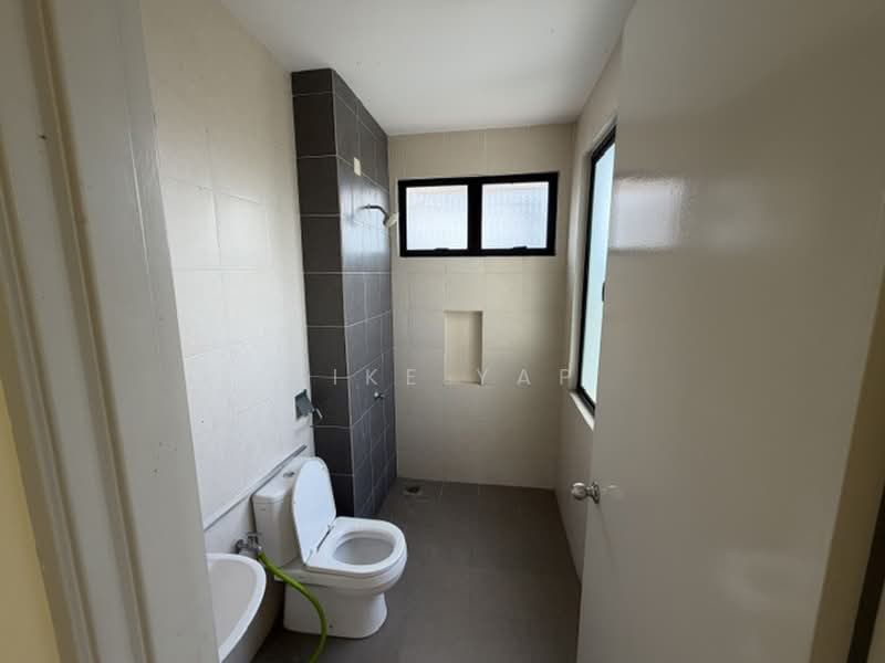 Rumah Teres 2 Tingkat untuk Disewa di Rawang (Selangor) - Mike Yap - Bathroom - PropertyGuru.com.my