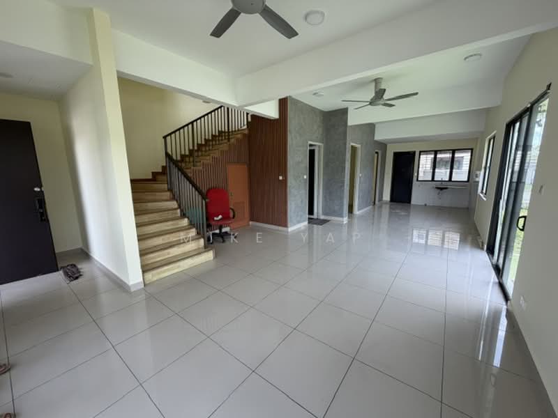 Rumah Teres 2 Tingkat untuk Disewa di Rawang (Selangor) - Mike Yap - Living Room - PropertyGuru.com.my