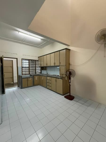 1-storey Terraced House for Sale in Taman Johor Jaya (Johor Bahru) - Jeff Lee - Kitchen - PropertyGuru.com.my