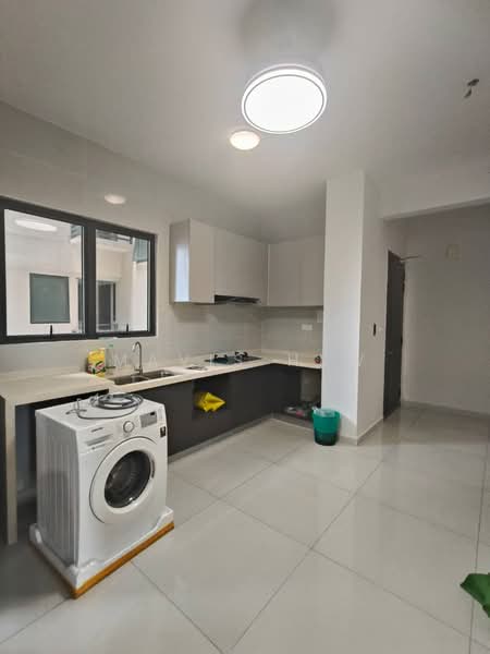 Kings Bay @ Country Garden Danga Bay untuk Untuk Disewa - RM 3,000 /bulan, Mac 2026 - Kitchen - PropertyGuru.com.my