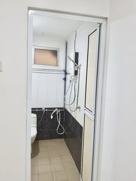 Endah Regal Condominium untuk Untuk Disewa - RM 1,500 /bulan, Mac 2026 - Bathroom - PropertyGuru.com.my