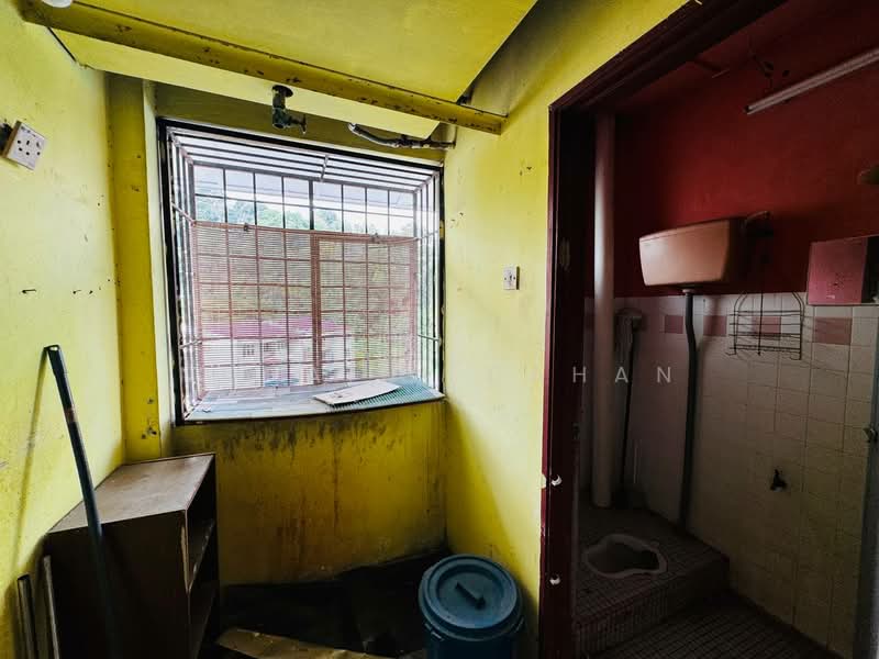 Rose Apartment untuk Untuk Dijual - RM 200,000, Mac 2026 - Bathroom - PropertyGuru.com.my