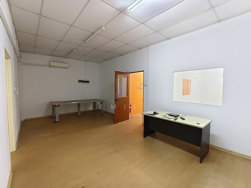 Shop for Rent in Taman Molek (Johor Bahru) - Jemie . - Interior - PropertyGuru.com.my