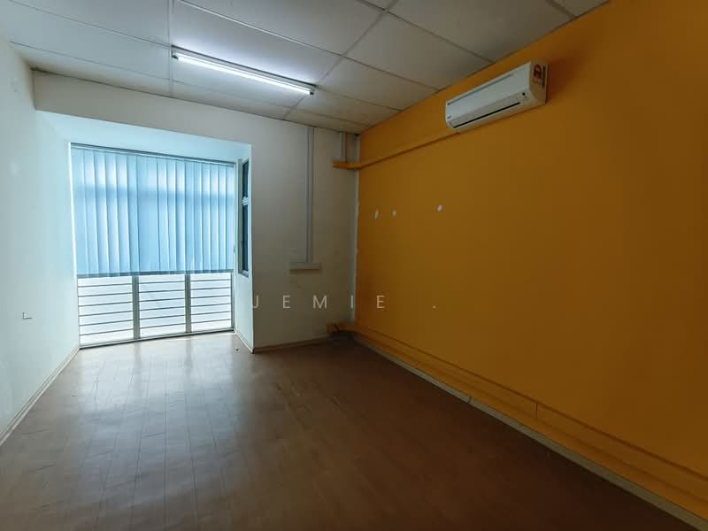 Shop for Rent in Taman Molek (Johor Bahru) - Jemie . - Interior - PropertyGuru.com.my