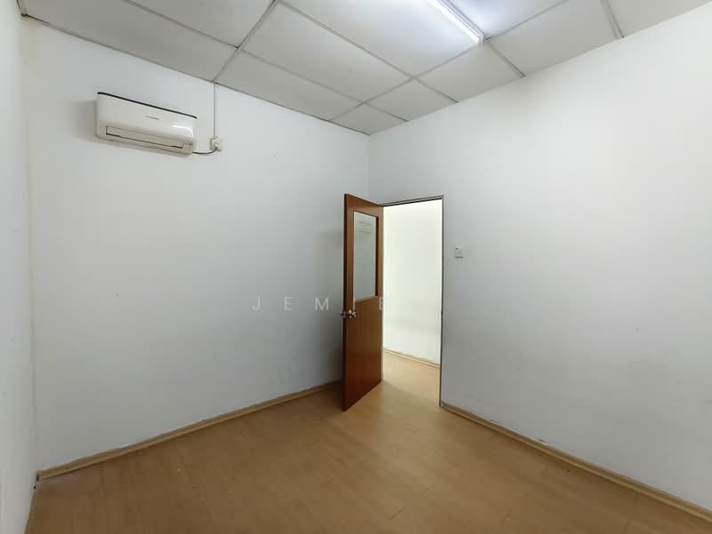 Shop for Rent in Taman Molek (Johor Bahru) - Jemie . - Interior - PropertyGuru.com.my