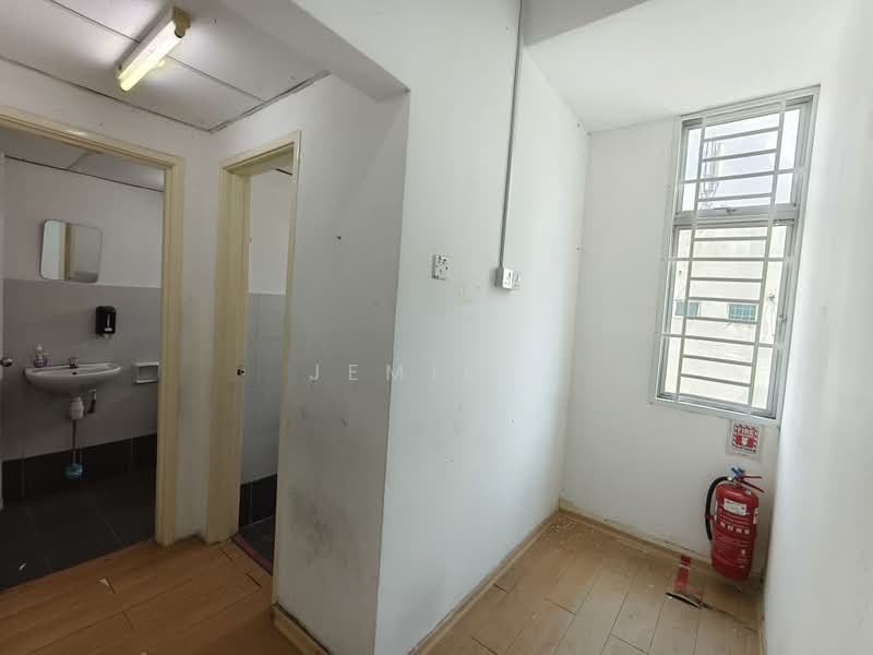 Shop for Rent in Taman Molek (Johor Bahru) - Jemie . - Bathroom - PropertyGuru.com.my