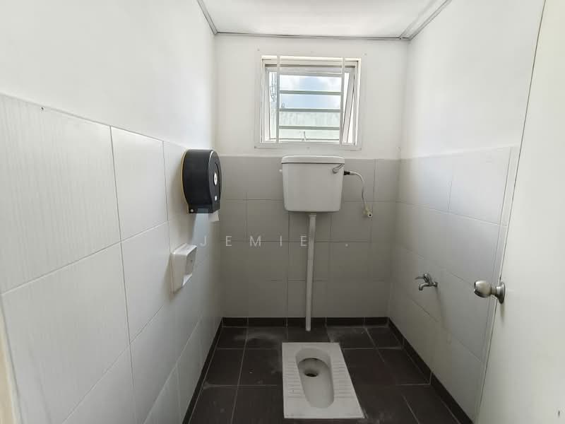 Shop for Rent in Taman Molek (Johor Bahru) - Jemie . - Bathroom - PropertyGuru.com.my