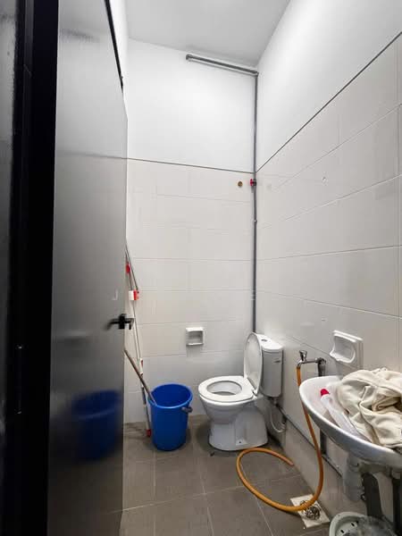 Taman Molek untuk Untuk Dijual - RM 1,250,000, Mac 2026 - Bathroom - PropertyGuru.com.my