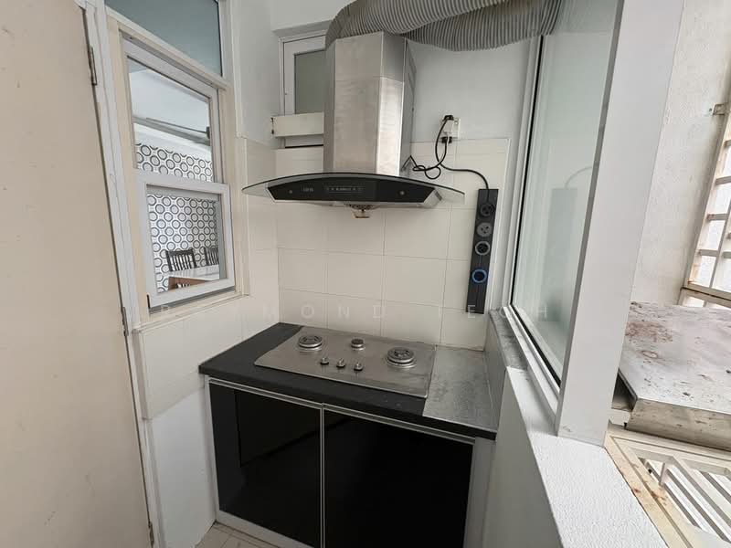 Summer Place untuk Untuk Disewa - RM 2,200 /bulan, Mac 2026 - Kitchen - PropertyGuru.com.my