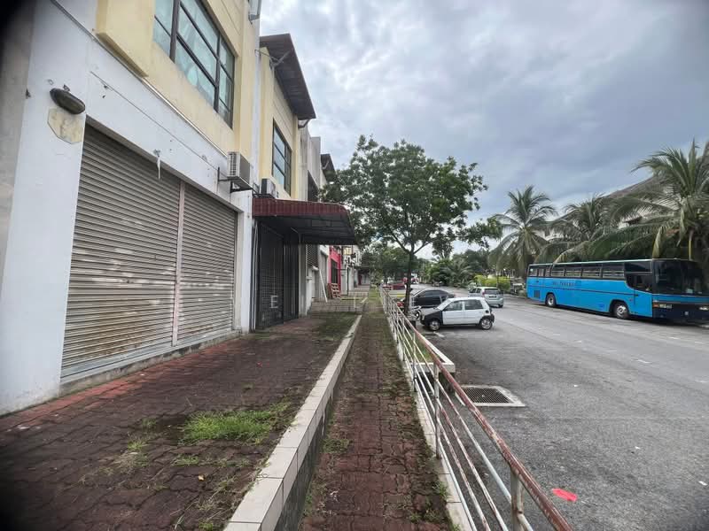 Shop / Office for Sale in Bandar Putra Permai (Seri Kembangan) - Wei Liew - Exterior - PropertyGuru.com.my