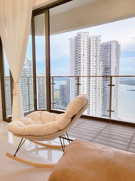 Kondominium untuk Dijual di Royal Strand @ Country Garden Danga Bay - Samantha Teng - Balcony - PropertyGuru.com.my