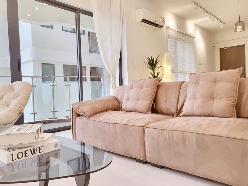 Kondominium untuk Dijual di Royal Strand @ Country Garden Danga Bay - Samantha Teng - Living Room - PropertyGuru.com.my