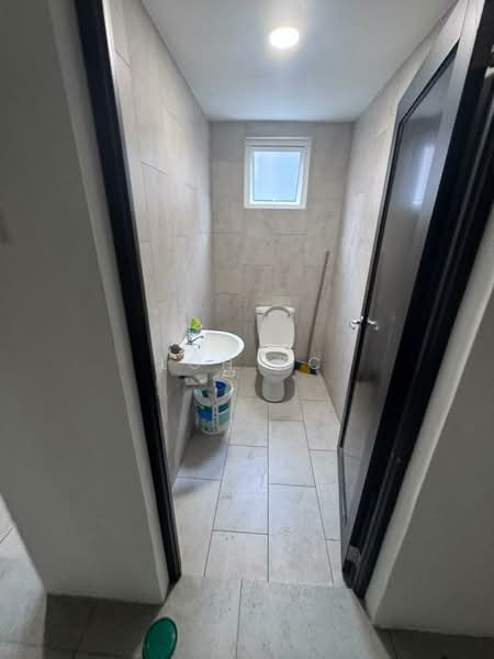 Shop for Rent in Subang Jaya (Selangor) - Loh KC - Bathroom - PropertyGuru.com.my