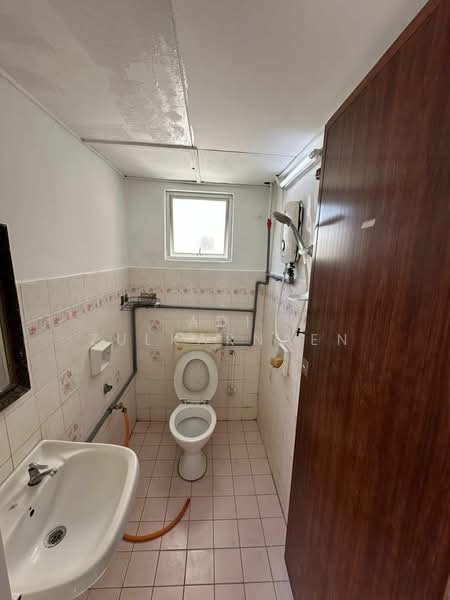 Subang Perdana Goodyear Court 7 untuk Untuk Dijual - RM 330,000, Mac 2026 - Bathroom - PropertyGuru.com.my