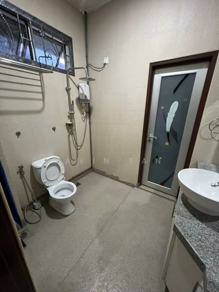 Rumah Teres 2 Tingkat untuk Dijual di Taman Gaya - Kavin Tan - Bathroom - PropertyGuru.com.my