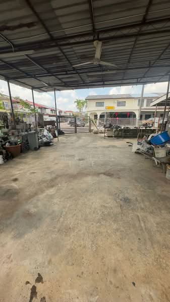 2-storey Terraced House for Sale in Taman Dato Amar Diraja (Kluang) - Shanel Tee - Exterior - PropertyGuru.com.my