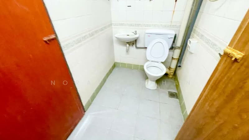 2-storey Terraced House for Sale in Taman Industri Bolton (Batu Caves) - Noraini Dahan - Bathroom - PropertyGuru.com.my